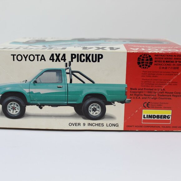 Toyota 1992 4X4 Pickup Truck 1/20 Lindberg Vintage Model Kit #72506 - Picture 6 of 14